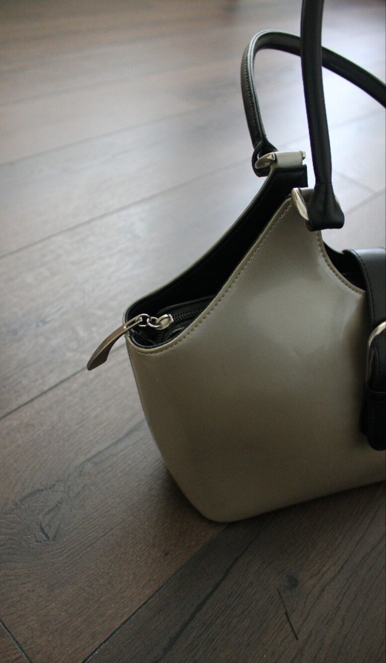 Beijo Women's Two-Tone Tote Bag in Light Sliver and Black - Picture 9 of 11